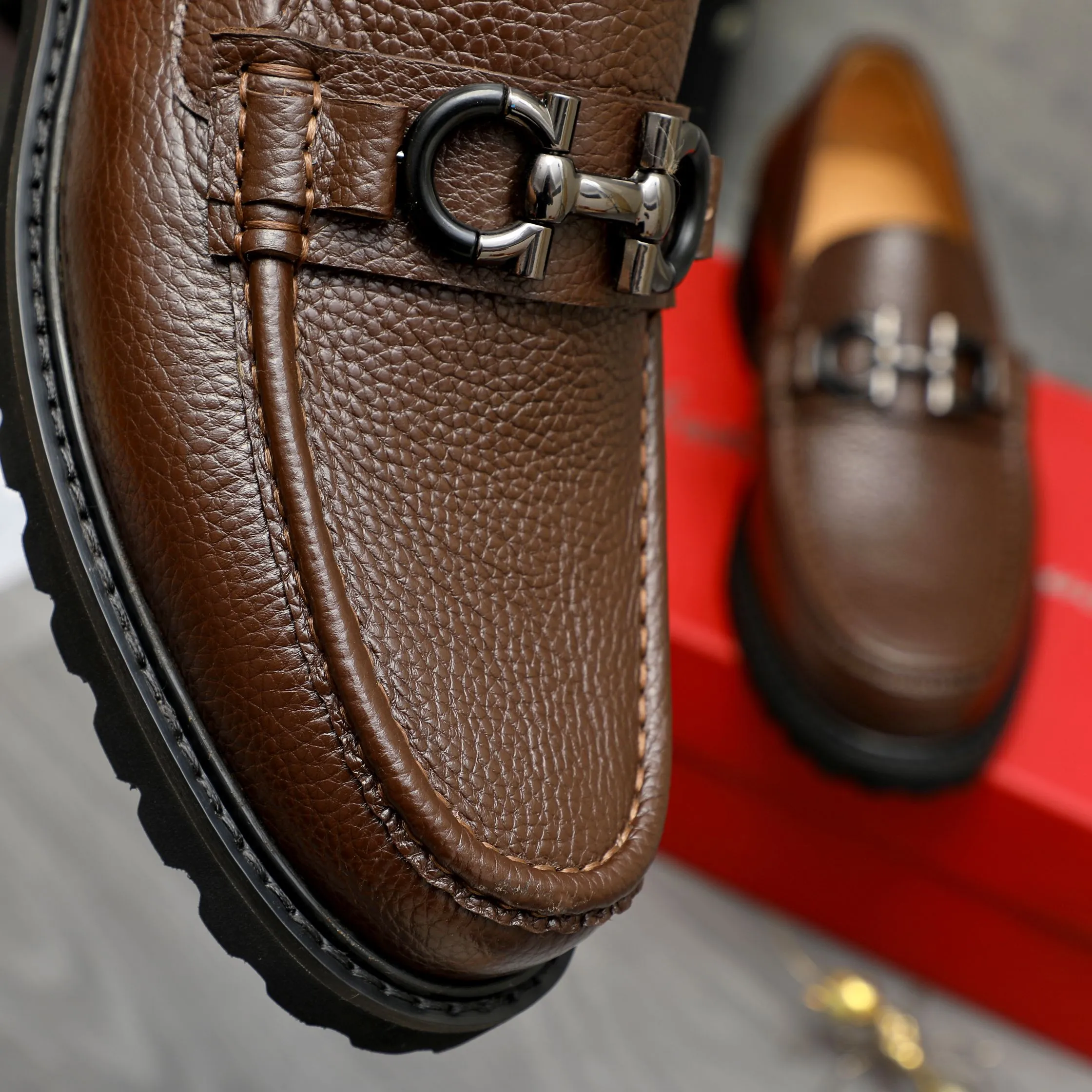 Men's shoes 💰442 Product trademark: Ferragamo "Ferragamo" business formal leather shoes Regular size: 38-46 (45.46 is custom-made and non-returnable) Product materials: Selected pebbled cowhide upper, cowhide lining, non-slip rubber outsole